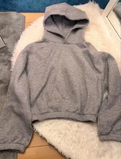 ZARA グレー クロップドフードパーカーのサムネイル