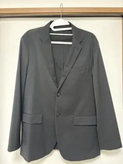 『ユニクロ』スーツ上下セット（黒色）