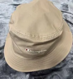 Champion ベージュ バケットハット