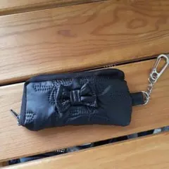 リボン付き黒小物入れ　バッグチャーム