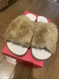 MERCURYDUO ベージュファーサンダル