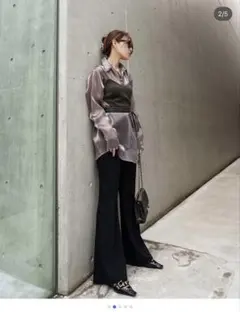 シアーシャツ ベージュ　Glam Lipsのサムネイル