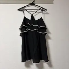フリル付き黒キャミソール JILL by JILLSTUART