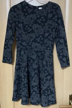 GU　黒とグレーの花柄 長袖ワンピース Mサイズ