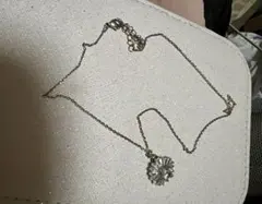 シルバー 花の形 ネックレス