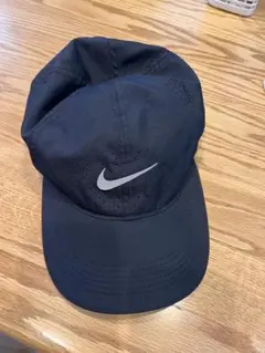 Nike 黒 キャップ 通気性デザイン