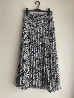 セシルマクビー　モノトーンフラワープリーツロングスカート　ジャーナルスタンダード
