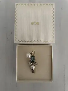 エテeteパールビジュー付きイヤーカフ