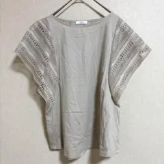 a.v.v レース袖トップス ベージュ M 半袖 上品 きれいめ 美品カジュアルのサムネイル