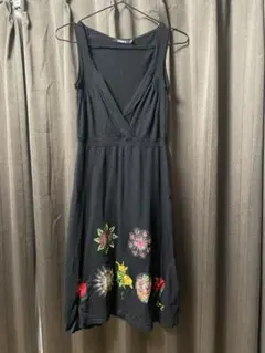 Desigual 刺繍ワンピース XS ブラック ノースリーブ 花柄