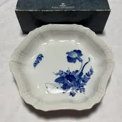 Item thumbnail for item 3575df8d-c07c-4e70-aca0-01990a668aa6