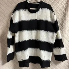 黒と白のストライプニットセーター