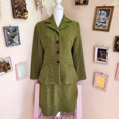 レストローズ日本製 のとても フェミニンジャケットとスカートのセットアップ