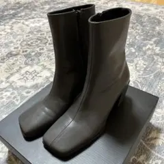 グレー ショートブーツ 中ヒール スクエアトゥ　Mサイズ