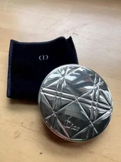 Diorスキンミネラルヌードルミナイザーパウダー袋付き