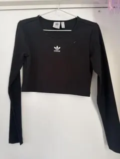 adidas ブラック クロップド トップス M