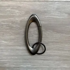 Oakley カラビナ メタリックグレー