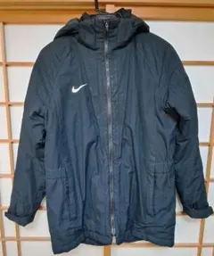 Nike サッカー　黒ハーフコート　ジュニアサイズ　L