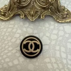 CHANEL ゴールド装飾ボタン大