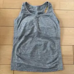 グレー ブラ付きタンクトップ
