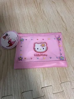 スリーコインズ スリコ ハローキティ コラボ ピンクメッシュポーチ