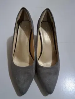 美品　グレー パンプスのサムネイル