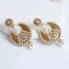 パール装飾インド風ピアス　カジュアル　エレガント　個性的　上品　エスニック