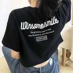 SONA レタリングバックプリント クロップTシャツ ブラックのサムネイル