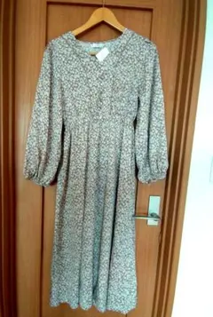 【未使用タグ付】しまむら　NOWNOW 小花柄　フラワー ロングワンピース