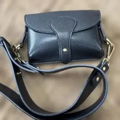 黑色皮革肩背包