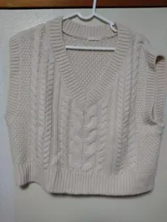 GU チャンキーニットクロップドベスト アイボリー Sサイズ
