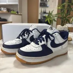 【美品】NIKE AIR FORCE 1 白×ネイビー 24cm 箱ありのサムネイル