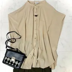美品 スローブイエナ とろみブラウス フレンチスリーブ バンドカラー ベージュのサムネイル