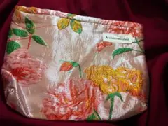 新品未使用 花柄刺繍ポーチ