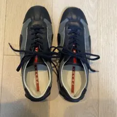 PRADA ネイビー グレー スニーカー（レザー＆ナイロン）