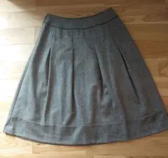 ひざ丈スカート