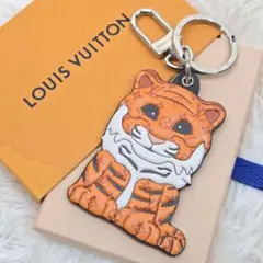 本日売り切り Louis Vuitton 柴犬 キーホルダー - メルカリ