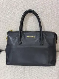 お値下げ中！MIU MIU ブラックレザーショルダーバッグのサムネイル