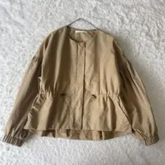 レディラックルカ　ノーカラーギャザージャケット　ジップアップ　ブルゾン　F