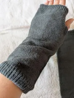 ダークグレー アームウォーマー