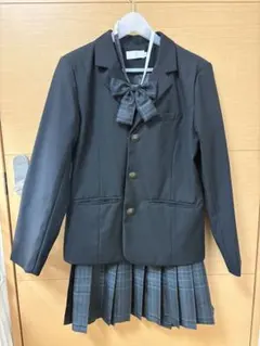 黒いブレザーとチェック柄スカートセット