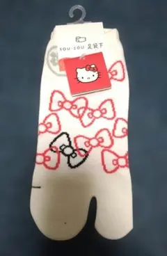 SOU SOU 足袋下 HELLO KITTY リボン柄　新品未使用のサムネイル