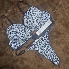 XL ヒョウ柄ホワイト ブラショーツセット(ショーツ調整ストラップ有り)
