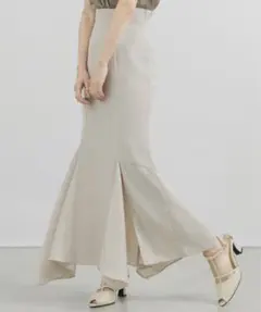 NEUNA【歩くたびゆらゆら揺れる。】スリットサテンマーメイドロングスカートのサムネイル
