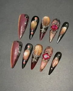 55 ネイルチップ10個セット　ワインデザイン　ストーン付き　マグネット