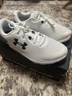 【新品】アンダーアーマー ランニングシューズ　土日祝日限定お値下げ
