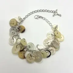ハンドメイドブレスレット　シルバーアクセサリー　森ガール　ボタン　ベージュ系