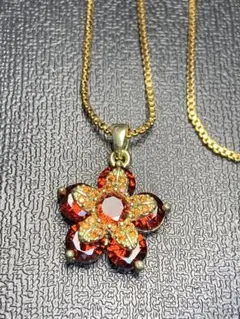 金鍍金　18kgpオレンジ花型ペンダント ネックレス　ゴールドチェーン