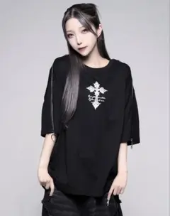 REFLEM 【レフレム】ショルダージップ箔プリントTシャツ　ブラック×シルバー