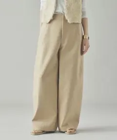 美品 Curensology プレーンツータックパンツ サイズ36 アイボリー